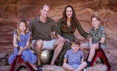Kate, William e i figli, cartolina di Natale dalla Giordania