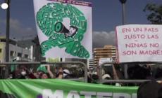 Ecuador, manifestanti pro e contro aborto protestano davanti al parlamento