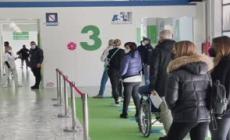 Vaccini, Napoli: terza dose per forze dell'ordine e docenti scolastici