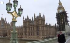 Londra, l'iconico Big Ben svelato dalle impalcature - Video