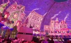 Acceso l'albero di Natale di Expo 2020 Dubai