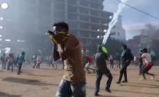 Sudan, lacrimogeni sui manifestanti in piazza contro il potere ai militarri