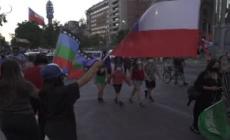 Boric batte l'ultra-destra e diventa presidente. Festa per le strade al canto 'El pueblo unido'
