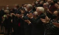 Ovazione e richiesta di "bis" per Mattarella al Teatro del Maggio di Firenze