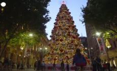 Sydney si illumina per il Natale: l'albero a Martin Place e le luci sulla Cattedrale