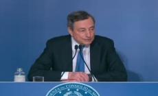 Giornalista: "Posso fare fare la domanda in inglese?" Draghi: "Certo, vada pure, traduco io"