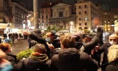 Lavoro: disoccupati in piazza a Napoli, pacchi dono al Governo