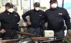 Latina, arrestate sette persone in possesso di droga e un arsenale
