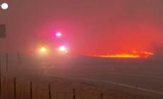 Incendi in Colorado: le immagini delle fiamme che avvolgono le case