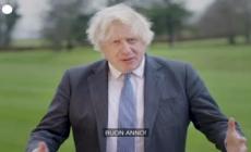 Il messaggio di fine anno di Boris Johnson: "Vaccinati, fai il tuo proposito per il 2022"