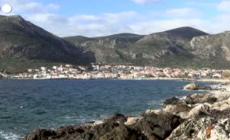 Grecia, l'Epifania ortodossa festeggiata con un tuffo nell'acqua ghiacciata