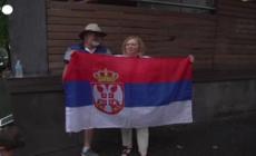 "Liberta' per Djokovic!", l'urlo dei sostenitori radunati fuori dall'hotel a Melbourne