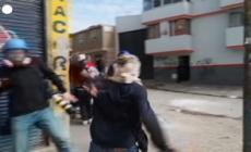 Colombia, manifestanti lanciano bottiglie molotov contro la polizia