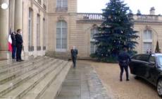 Emmanuel Macron incontra a Parigi Ursula von der Leyen