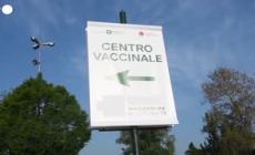 Lombardia verso l'arancione,vaccini anche di notte
