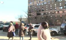 New York, scoppia un incendio all'interno di un grattacielo. Sono 19 le vittime