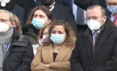 Sassoli, un minuto di silenzio davanti al Parlamento europeo a Bruxelles