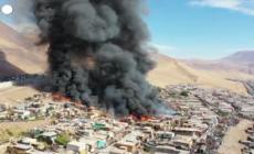 Cile, un incendio distrugge un quartiere nel nord del Paese