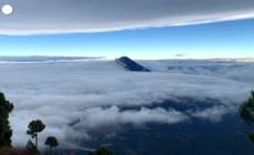 Guatemala, erutta il Volcan de Fuego: guarda il video