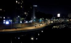 Milano risparmia energia elettrica: dalla luce stradale (un'ora in meno), allo smartworking e al riscaldamento sui tram