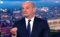 Francia, ministro fece un annuncio su Covid e scuola da Ibiza: pioggia di polemiche