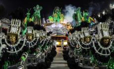 Notte di eccessi a Rio: l'equipaggio dell'aereo fa slittare il volo di 24 ore e inventa una rapina per motivare il ritardo