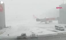 Turchia, una bufera di neve ferma l'aeroporto di Istanbul