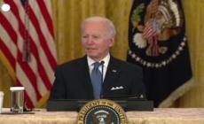 Gaffe Biden, insulta un reporter Fox a microfono aperto