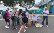 Australian Open, attivisti fuori dallo stadio con le magliette "Where is Peng Shuai?"