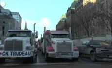 Ottawa, camionisti protestano contro l'obbligo vaccinale per attraversare la frontiera