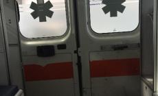 Muore cadendo dalla barella nel tragitto in ambulanza 