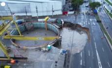 Brasile, maxi crollo nel cantiere della metropolitana: il cratere visto dall'alto