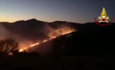 Incendio nello Spezzino, le fiamme alimentate dal forte vento