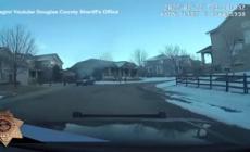 Usa, un agente salva un cane da un'auto in fiamme: le immagini della bodycam