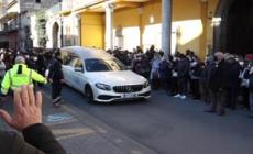 Grumo Nevano, folla e commozione ai funerali di Rosa Alfieri