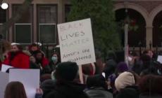 Minnesota, 22enne afroamericano ucciso dalla polizia: la protesta degli studenti