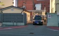 Torino, nascondevano la droga nei pacchetti di patatine: 4 persone arrestate