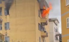 Roma, paura nella periferia est: fiamme divorano un appartamento a Tor Sapienza