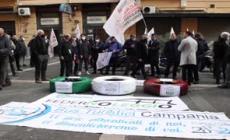 Protesta a Napoli di Ncc e bus turistici: "Siamo con l'acqua alla gola"