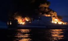 Incendio a bordo di un traghetto della Grimaldi tra Brindisi e la Grecia, i soccorsi della Gdf