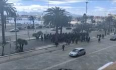 Calcio, tifosi del Napoli scortati dalla Polizia: insulti a Cagliari