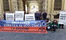 Torino, sit-in di Extinction Rebellion davanti al palazzo del consiglio regionale