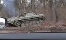 Ucraina, l'esercito schiera i carri armati a nord di Kiev