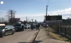 Ucraina, fuga da Kiev: lunghe code al confine con la Polonia