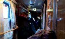 Ucraina, fuga da Kiev: a bordo del treno dalla capitale a Rakhiv