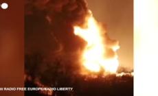 Ucraina, timori per i fumi tossici dal deposito petrolifero colpito