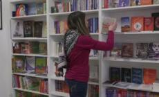 Ucraina, una bibliotecaria di Milano raccoglie fondi per giubbotti antiproiettile da inviare al fronte