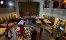 Ucraina, i cittadini di Leopoli si rifugiano in un teatro