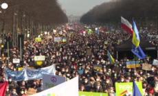Mezzo milione di persone alla porta di Brandeburgo per la pace