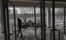 Il Sindaco di Kiev: "Nuovi bombardamenti, colpiti asili e scuola". Tre forti esplosioni nella zona dell'aeroporto di Leopoli. Mille evacuati da Kiev nella notte. Si combatte ancora nella città assediata di Mariupol - In aggiornamento